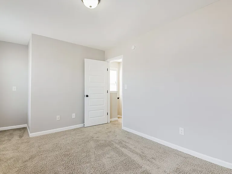 184 Honeybee Trce — Photo 14