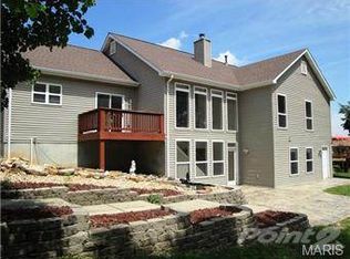 1924 Hawk Pointe Dr, Festus, MO 63028