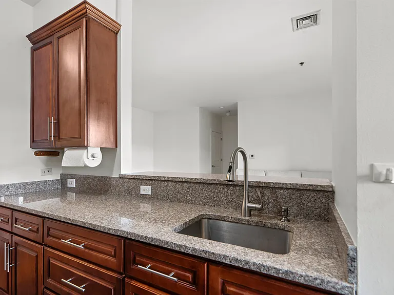 172 Culver Ave #407 — Photo 5