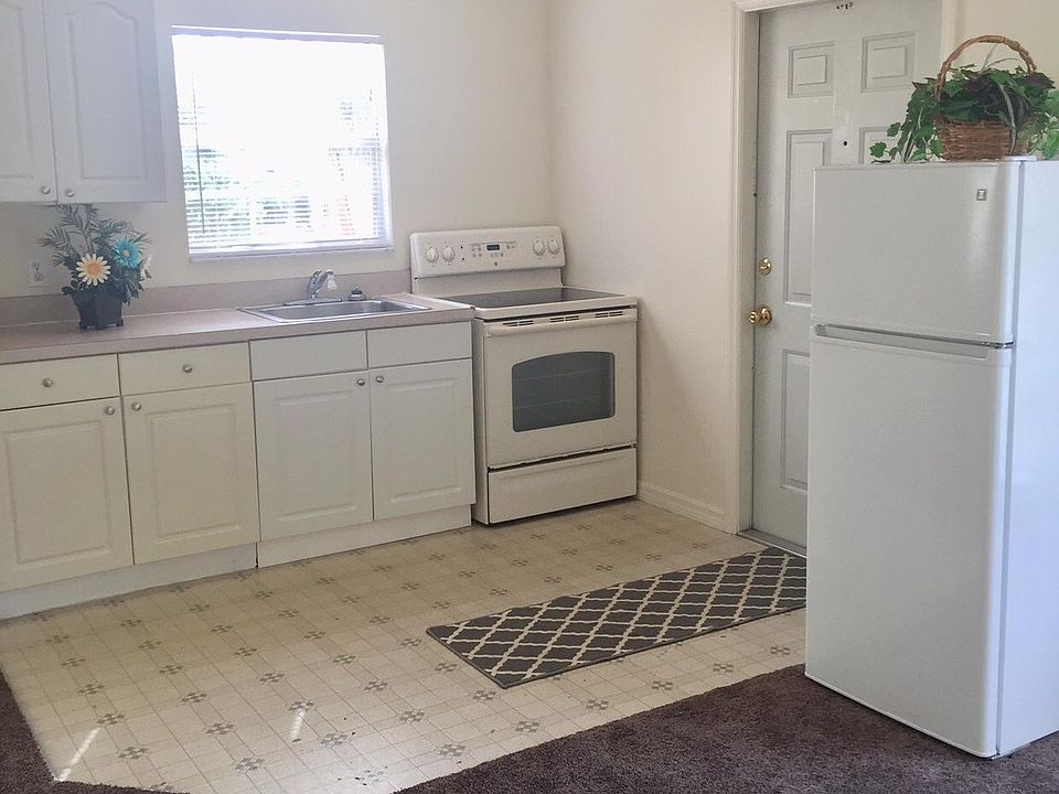 View from living to entrance and Kitchen area