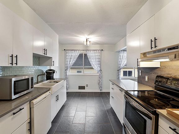4th image of 2518 Jackson St NE