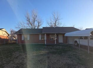 936 SW 2nd St, Moore, OK 73160