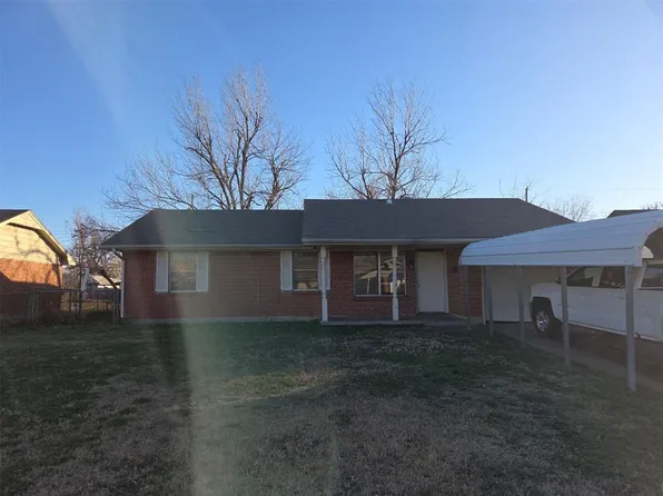 936 SW 2nd St, Moore, OK 73160
