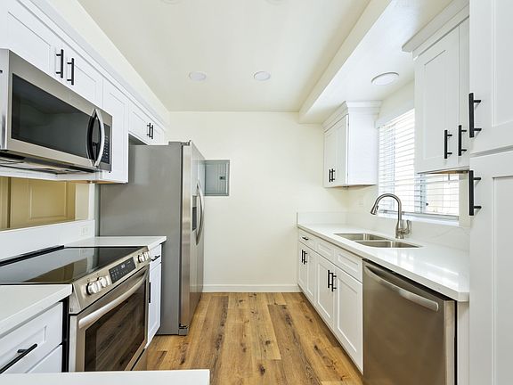 2nd image of 1318 Agate St APT E