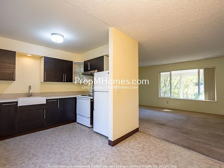 313 East St — Photo 6