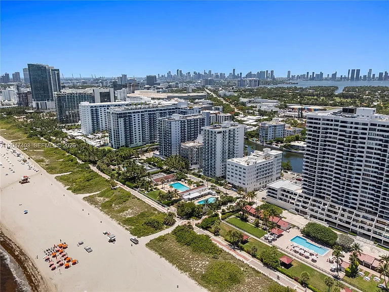 2457 Collins Ave #201 — Photo 26
