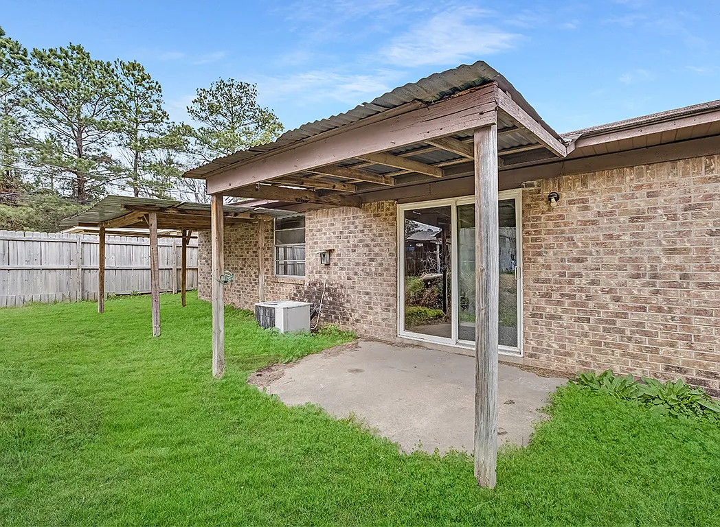 Building Photo - 165 Greenforest Trl