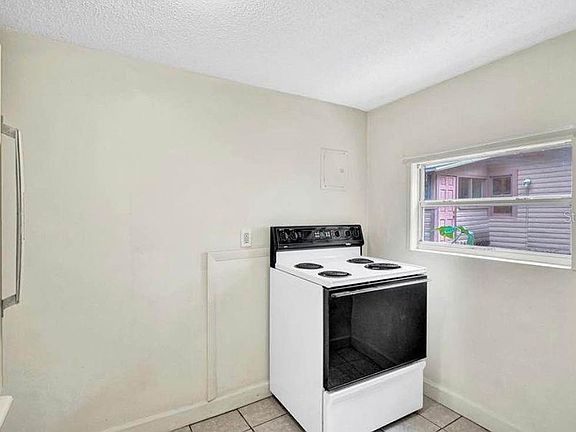5th image of 236 E Voorhis Ave #2