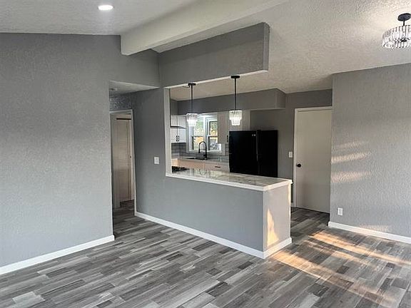 4th image of 2804 S Everett Ave