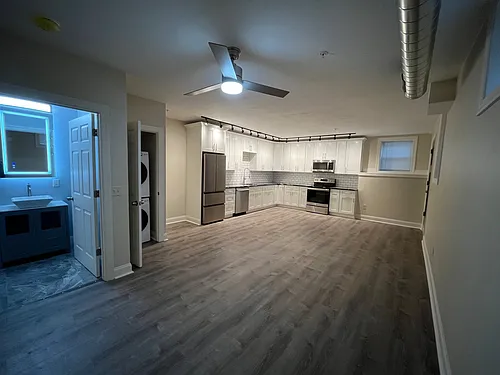 200 Amber St Photo 1