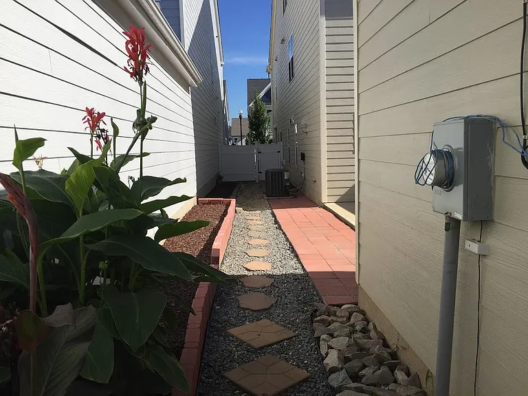 1268 Russet Ln — Photo 34