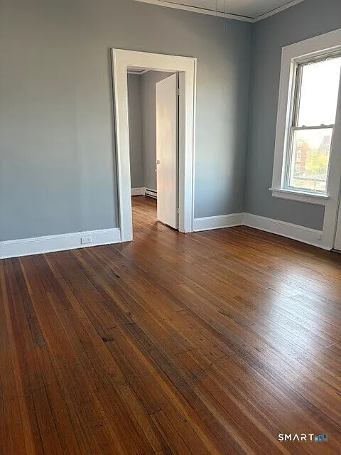 2 bed, 1.0 bath, 10962 sqft, $1,700 — Photo 2