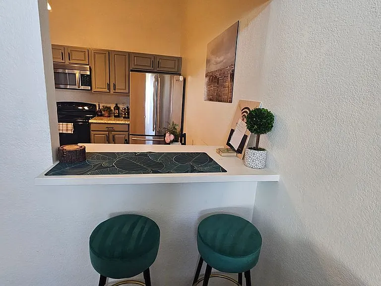 712 N Santa Barbara #1 — Photo 36