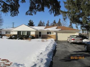 31 Belhaven Rd, Troy, MI 48085