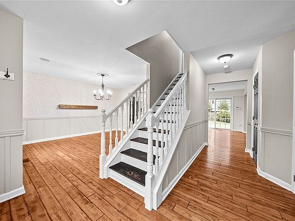 3rd image of 116 Stonegate Dr