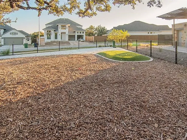 1005 Bluewood Bnd — Photo 26