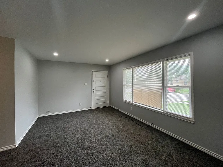 4801 Lansdown Dr — Photo 4