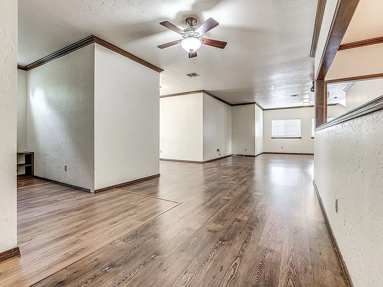 1104 Fox Lake Ln — Photo 31