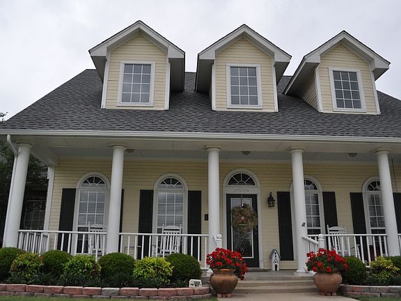 3rd image of 676 Brookglen Ct