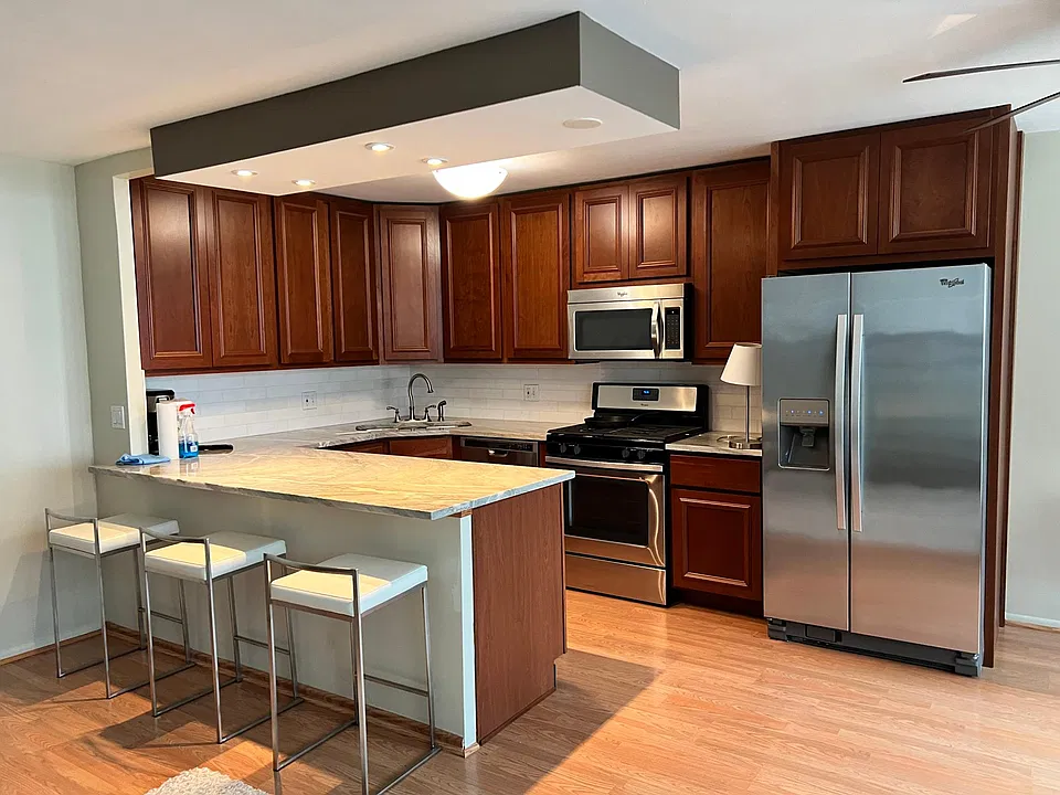 400 E Randolph St #818