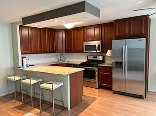 400 E Randolph St APT 818, Chicago, IL 60601