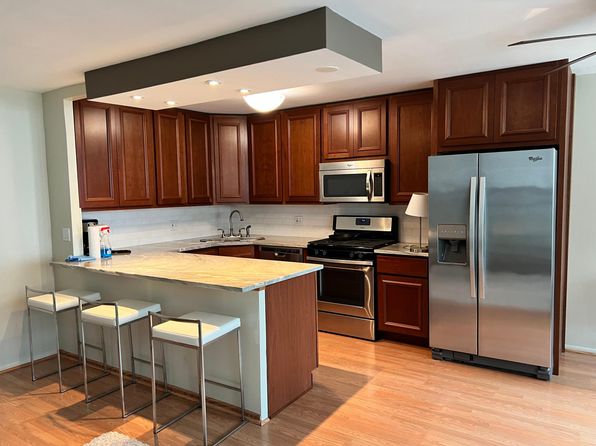 400 E Randolph St APT 818