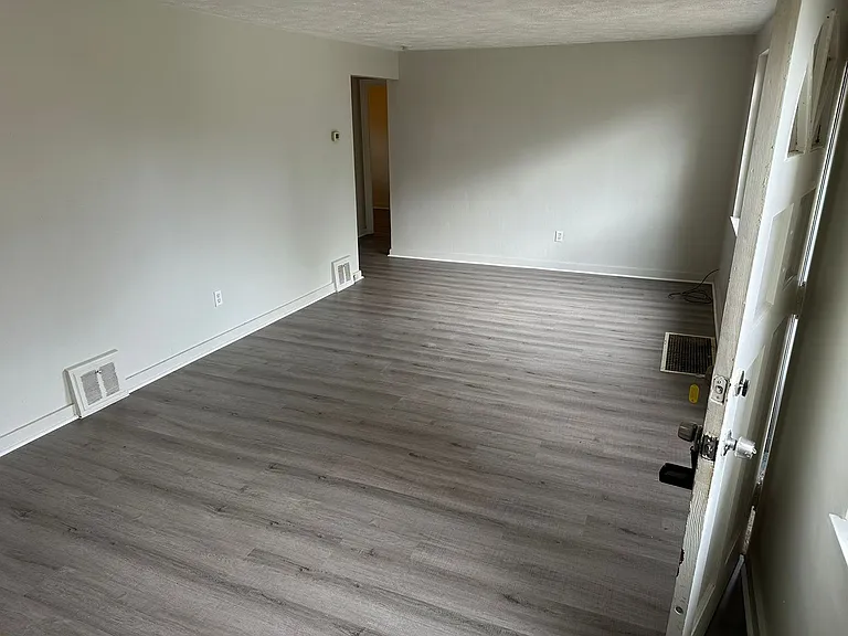 424 Rose Ave — Photo 3