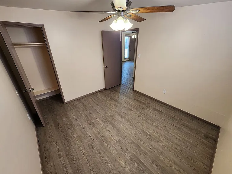 1401-1407 Aspen Dr — Photo 20