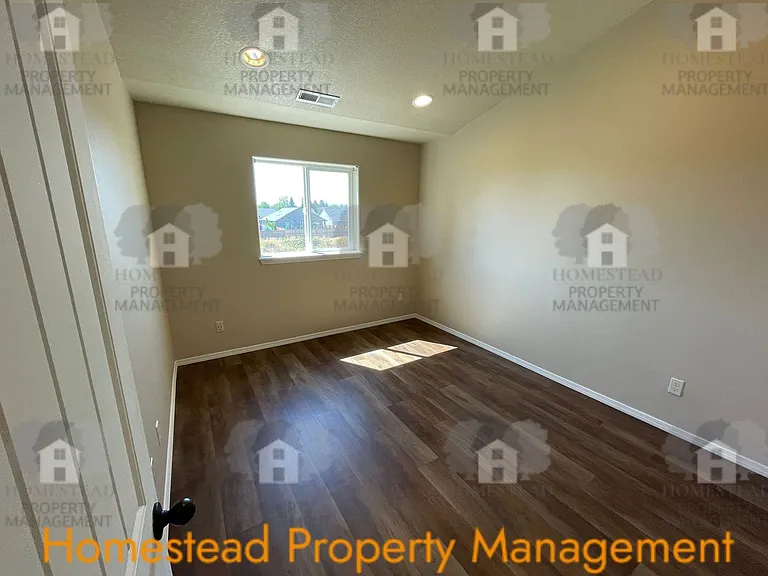 1449-1451 Northgate Dr — Photo 19