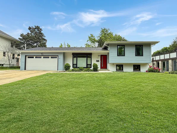 389 Forest Ave, Glen Ellyn, IL 60137
