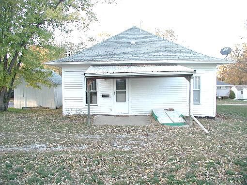3rd image of 816 W 17th St