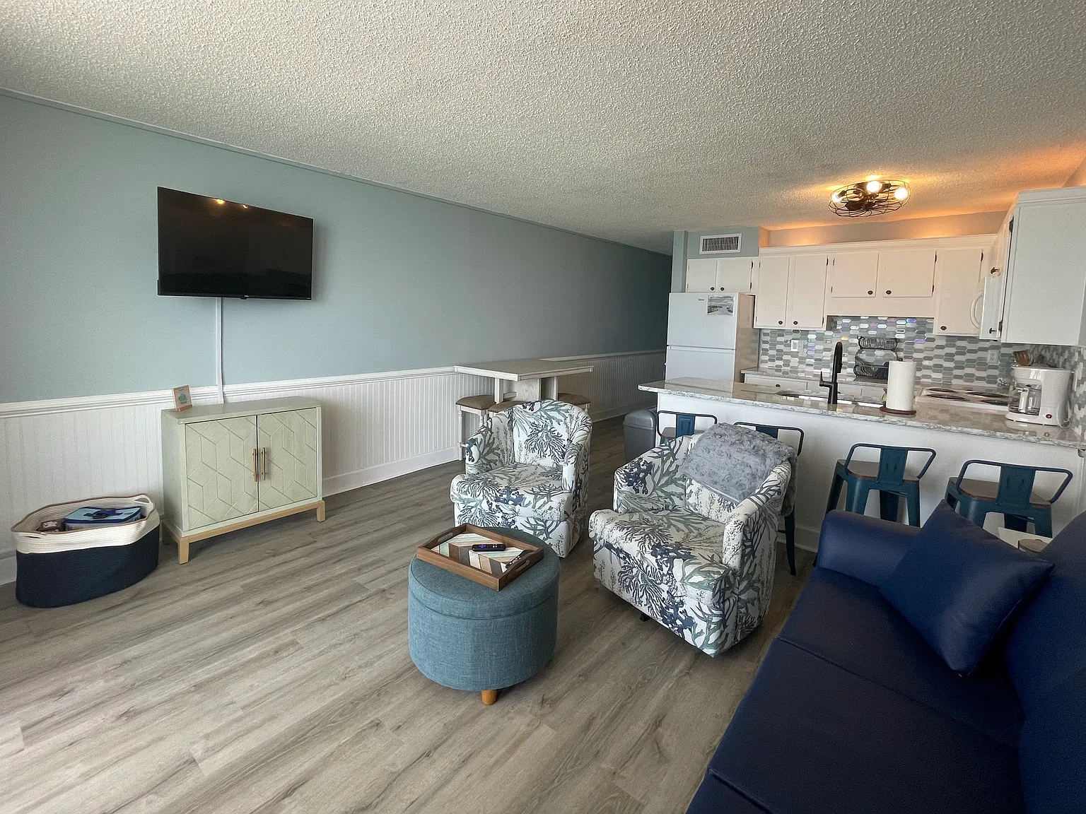 2 bed, 800 sqft, $1,900 — Photo 3