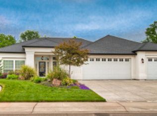 7475 Robles Dr, Redding, CA 96002