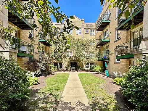 914 W Dakin St #211 Photo 1