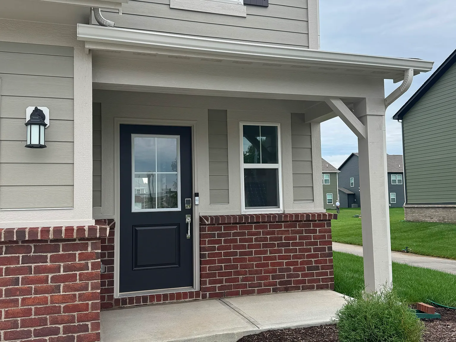 5 bed, 2460 sqft, $2,645 — Photo 2
