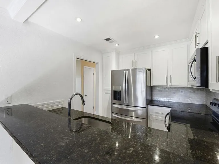 2504 La Terrace Cir — Photo 11