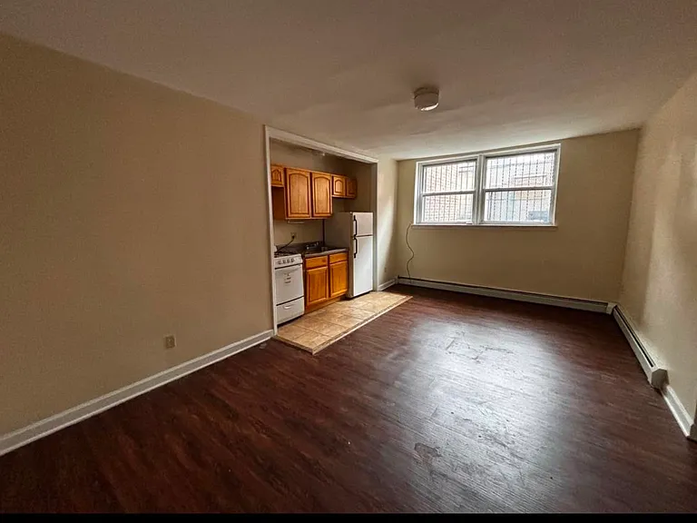 321 Sanford Ave #4B — Photo 2