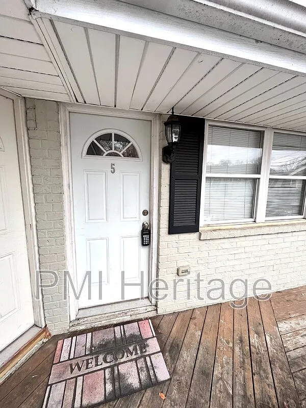 2 bed, 1.0 bath, 700 sqft, $930 — Photo 1