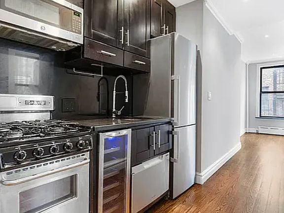 4th image of 47 1/2 E 1st St APT 4F
