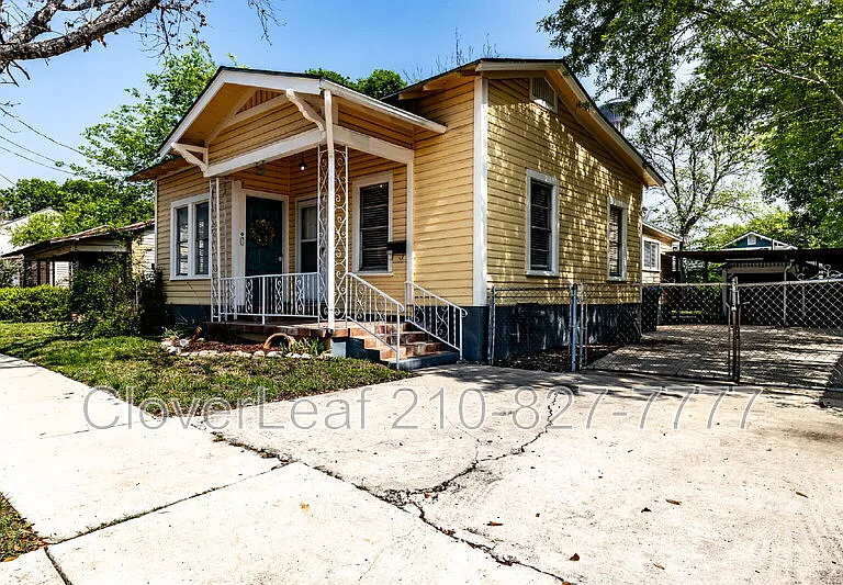 323 Barrera St — Photo 2