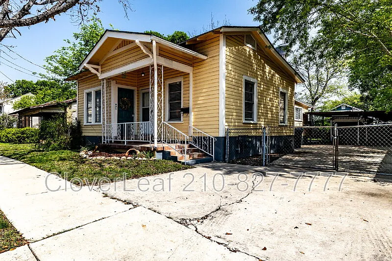 Building Photo - 323 Barrera St