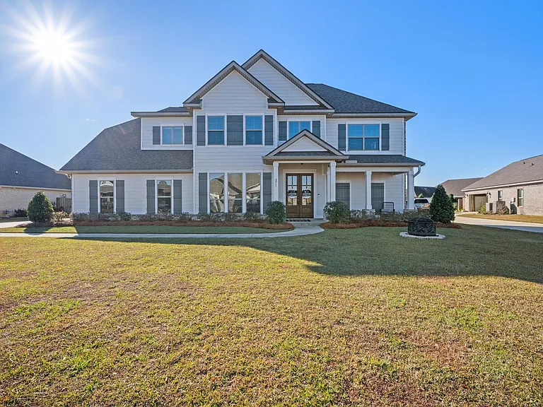 271 Hemlock Dr — Photo 1