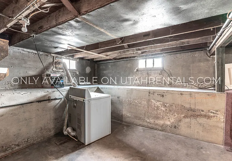 1506 E Redondo Ave — Photo 16