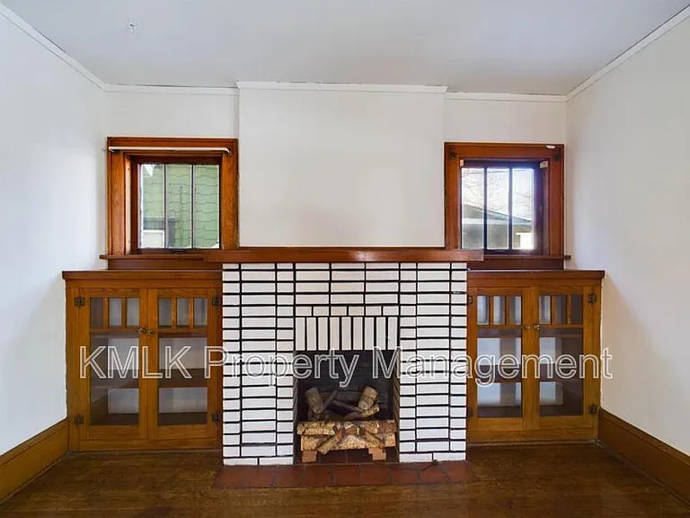 524 Allyn St — Photo 13