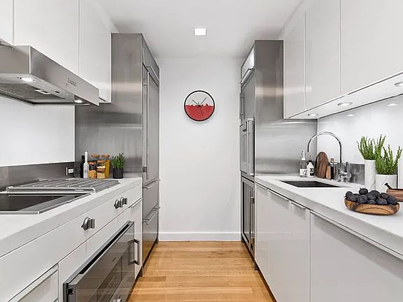 5th image of 400 E 67th St #4E