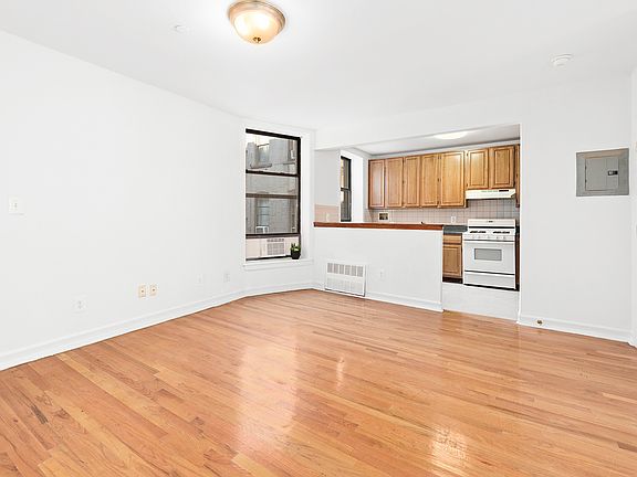 2nd image of 15 W 108th St #18