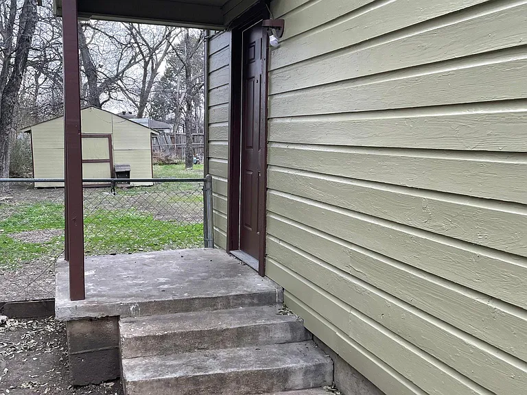 215 Guthrie St — Photo 9