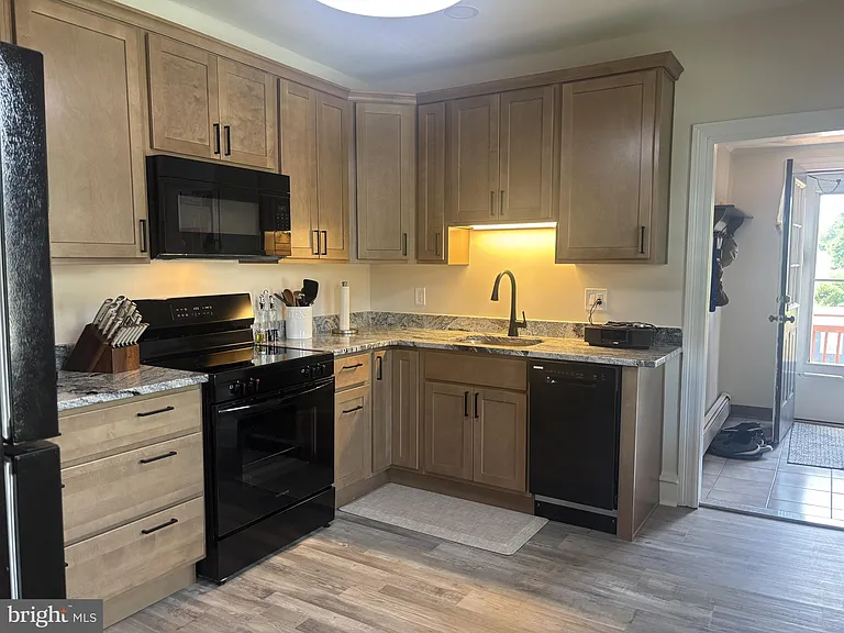 103 Main St #2 — Photo 6