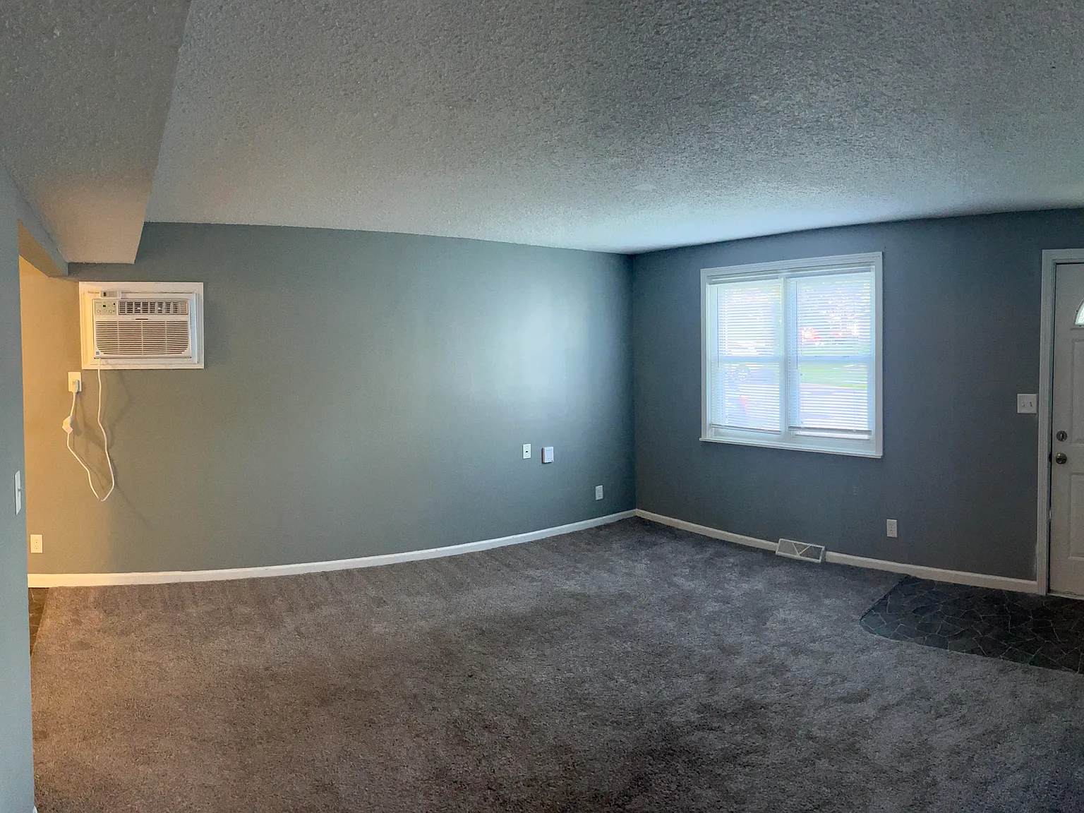 3 bed, 1040 sqft, $1,300 — Photo 1