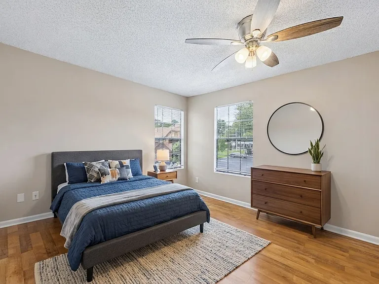 380 Lakepointe Dr #201 — Photo 18